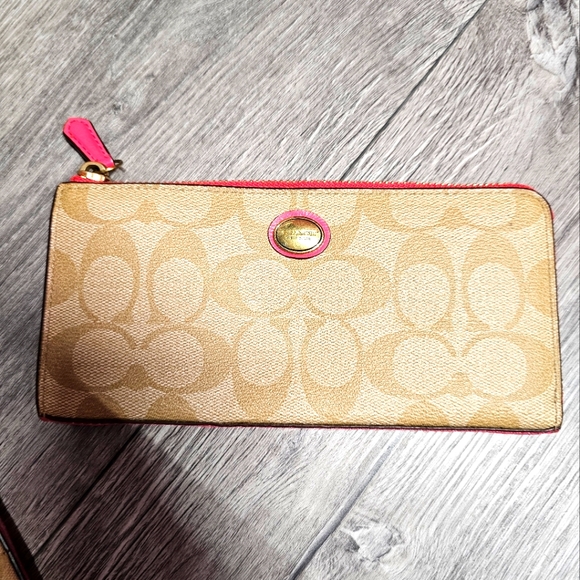 Coach Bags Legacy Signature North/South Swingpack & Payton Signature Zip Wallet - Picture 6 of 13